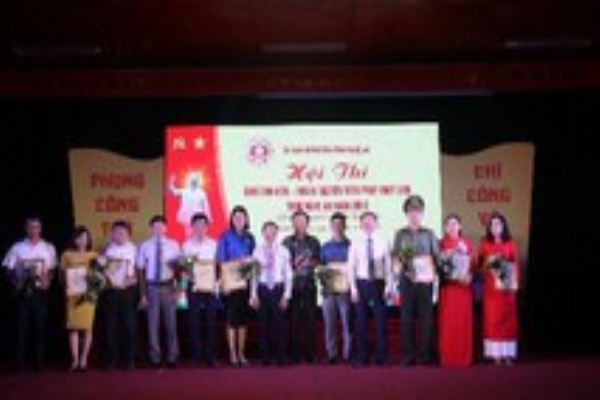 Nghệ An: Tôn vinh các báo cáo viên, tuyên truyền viên pháp luật.